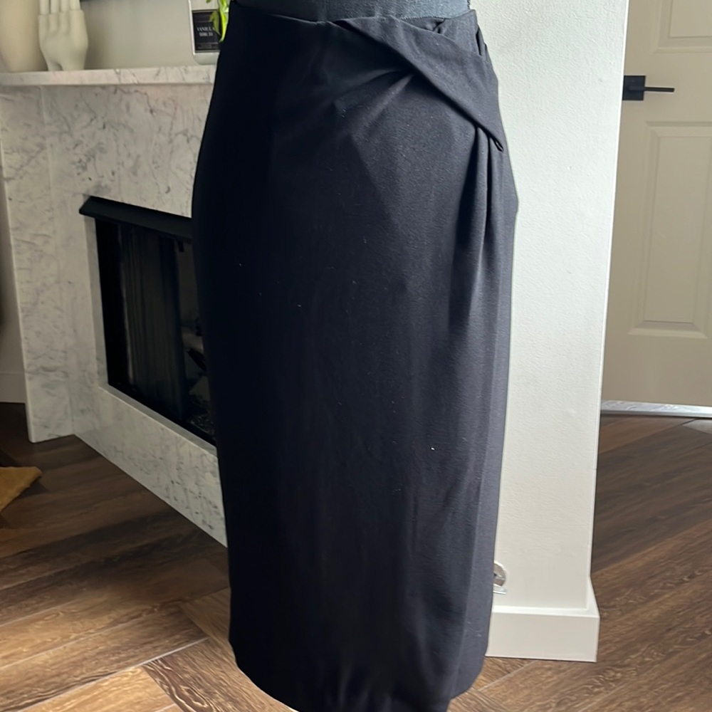 Burberry black crepe skirt